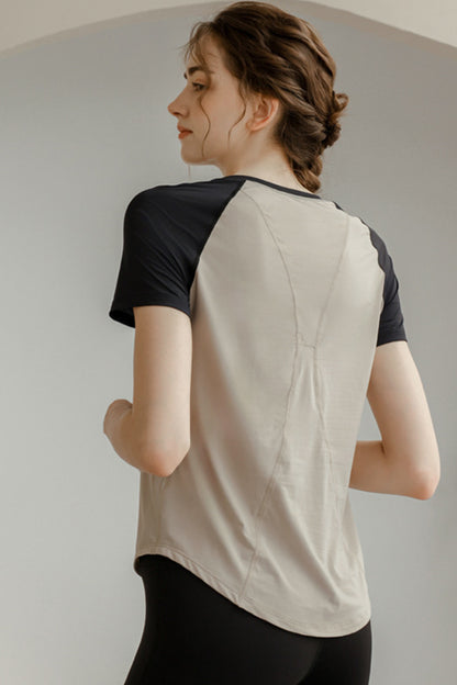 Round Neck Short Raglan Sleeve T-Shirt